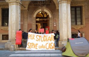 Hanno diritto ad un letto in studentato, ma non c’è posto: l’appello di Link