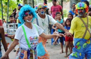 Il circo itinerante che cura gli indios dell’Amazzonia