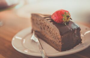 Idee veloci e furbe per riciclare il cioccolato delle uova di Pasqua avanzi uova cioccolato