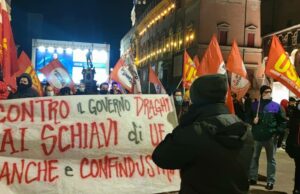 Presidio pubblico in dissenso al Governo Draghi davanti alla sede di Confindustria a Bologna presidio