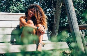 Ricci senza capricci? Ecco come creare un hair look mosso a prova d’estate capelli ricci