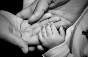 Fragilità al ribasso. Lo strano pasticcio del bando ASP per l’accoglienza di minori e nuclei fragili