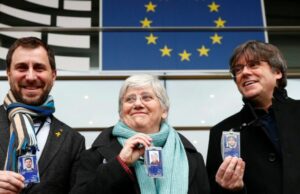 Catalogna, Puigdemont e soci perdono l’immunità e spaccano i gruppi europei Catalogna