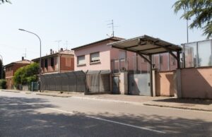 Accoglienza nelle ex caserme al posto della tendopoli al Mattei? Home: «Ma non i Cas» Richiedenti asilo