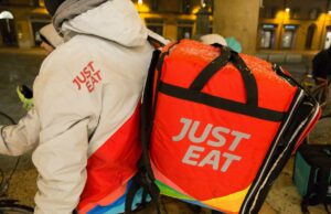 Just Eat cede, i riders ora avranno un contratto subordinato Riders
