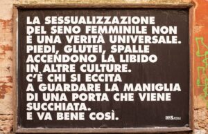 “Tette fuori”, chi ha paura del seno? Seno