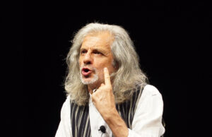 Il teatro Duse riapre: sul palco Alessandro Bergonzoni teatro