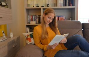 Poltrona o divanetto: per leggere non ci sono discriminazioni Leggere