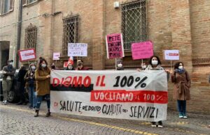 Essenziali ma invisibili, la protesta degli operatori sociali senza vaccino Operatori sociali