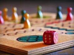 Dal Monopoly al Mercante in fiera: i giochi da tavolo che resistono al digitale giochi da tavolo