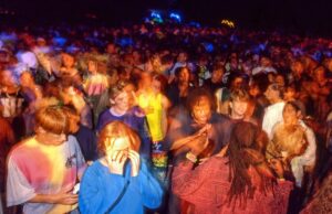 La storia dei rave e l’omaggio a dj Da Frikkyo Rave
