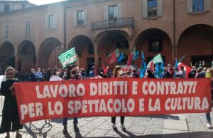 Spettacolo ancora in piazza a Bologna: con le riaperture è tempo di diritti Spettacolo