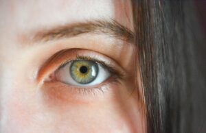 Ritocco sopracciglia: quando bisogna effettuarlo? sopracciglia