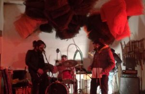 TeneMeQuiaFuggio: il punk che si libera dalla schiavitù