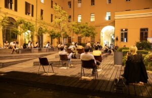 Cortile in Comune, Bebo dialoga con Coma_Cose e Willie Peyote Cortile