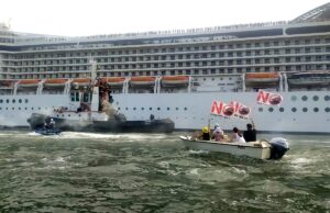 No Grandi Navi, una prima vittoria: no all’ingresso in laguna No Grandi Navi