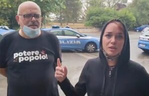 La polizia ad un’iniziativa elettorale di Potere al Popolo sul diritto all’abitare Potere al Popolo