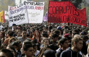 L’America Latina in protesta perché la democrazia neoliberale non funziona più America Latina