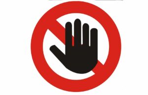 “Diritto allo shopping”: i limiti ai cortei riguardano tutti, non solo i no vax Limiti