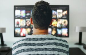 Il 2022 sarà pieno di novità per il piccolo schermo: ecco le 5 serie TV più attese serie tv 2022
