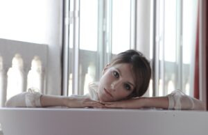 Da Lontano (chiusa sul rimpianto), lo spettacolo di Isabella Ragonese apre la stagione al teatro di Crevalcore teatro