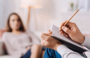 Cosa passa davvero nella mente di uno psicologo durante una seduta? Psicologo di base