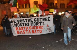 Anche a Bologna in piazza contro la guerra in Ucraina e la Nato Guerra in Ucraina
