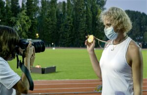 La vita di Valentina Petrillo, atleta trans ipovedente, in un documentario Valentina Petrillo