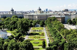 Un tocco di classico / Il canto del cigno del tardoromanticismo?