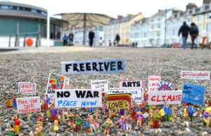 Non fate la guerra, scambiatevi i libri Libri