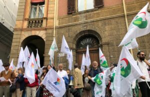 Aumento prezzi: i consumatori tornano in piazza costo benzina