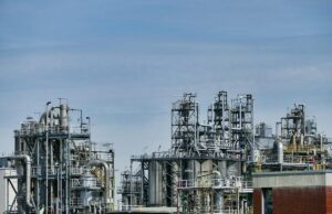 Tassa extra profitti, le compagnie energetiche disertano: incognita risorse contro il caro bollette Compagnie energetiche