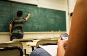 Scuola, partenza con insegnanti mancanti e i soliti problemi Scuola