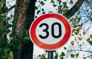 A Bologna torna Città 30 con un’analisi strada per strada, ma c’è chi vorrebbe di più Limite di velocità