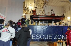 La nuova violazione dei diritti umani: lo sbarco selettivo dalle navi delle ong Ong