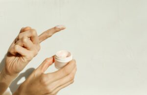Chi ha inventato la crema antirughe? Storia della cosmesi crema