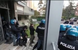 In via Bacchi della Lega uno sfratto violento di una famiglia che ha sempre pagato l’affitto Sfratto