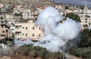 Cisgiordania: oltre all’esercito, Israele usa i coloni armati per simulare una guerra civile