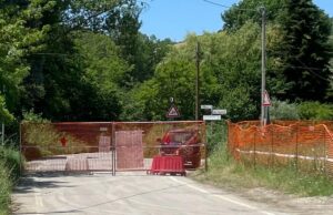Bloccati da frane e cantiere del nodo di Rastignano, la protesta dei residenti dei colli Colli