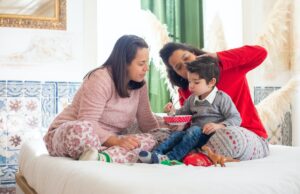 Famiglie arcobaleno, la “sterilizzazione politica” delle coppie omogenitoriali Famiglie Arcobaleno