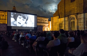 Torna in Piazza Maggiore il cinema sotto le stelle sotto le stelle del cinema