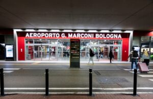 Aeroporto Bologna, aumentano gli utili, ma per i lavoratori nessun premio: è stato di agitazione Aeroporto Bologna