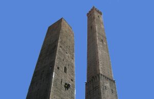 Garisenda, Lepore schiva le polemiche e spiega la proposta Unesco Garisenda