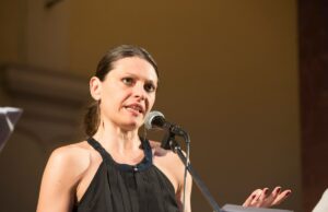La lotte delle lavoratrici de La Perla incontra l’arte La Perla