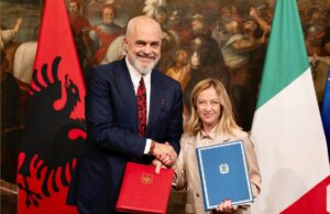 Centri per migranti in Albania, la nuova linea italiana: accogliamoli in casa d’altri Albania