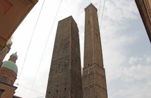 Torre Garisenda, 4,7 milioni per la messa in sicurezza Garisenda