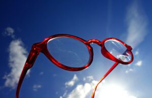 Acquistare dei nuovi occhiali: i consigli di look e per risparmiare
