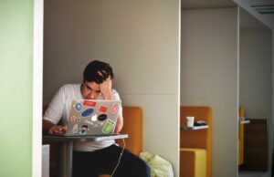 Vivere per lavorare: l’abisso degli stage non pagati, anche a Bologna La ricerca del lavoro