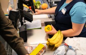 Commercio e grande distribuzione venerdì in sciopero: a rischio la quattordicesima Commercio
