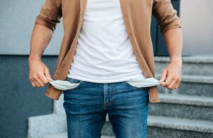 Salari, gli italiani hanno perso un terzo del potere d’acquisto in trent’anni Salari